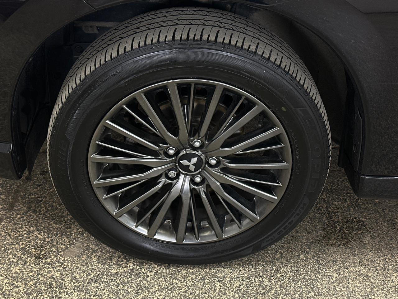 2022 Mitsubishi Outlander Plug-In Hybrid Black Edition 4dr S-AWC Photo