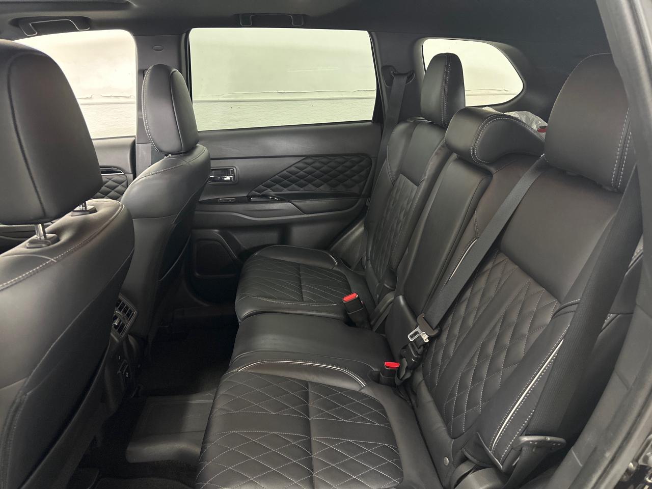 2022 Mitsubishi Outlander Plug-In Hybrid Black Edition 4dr S-AWC Photo