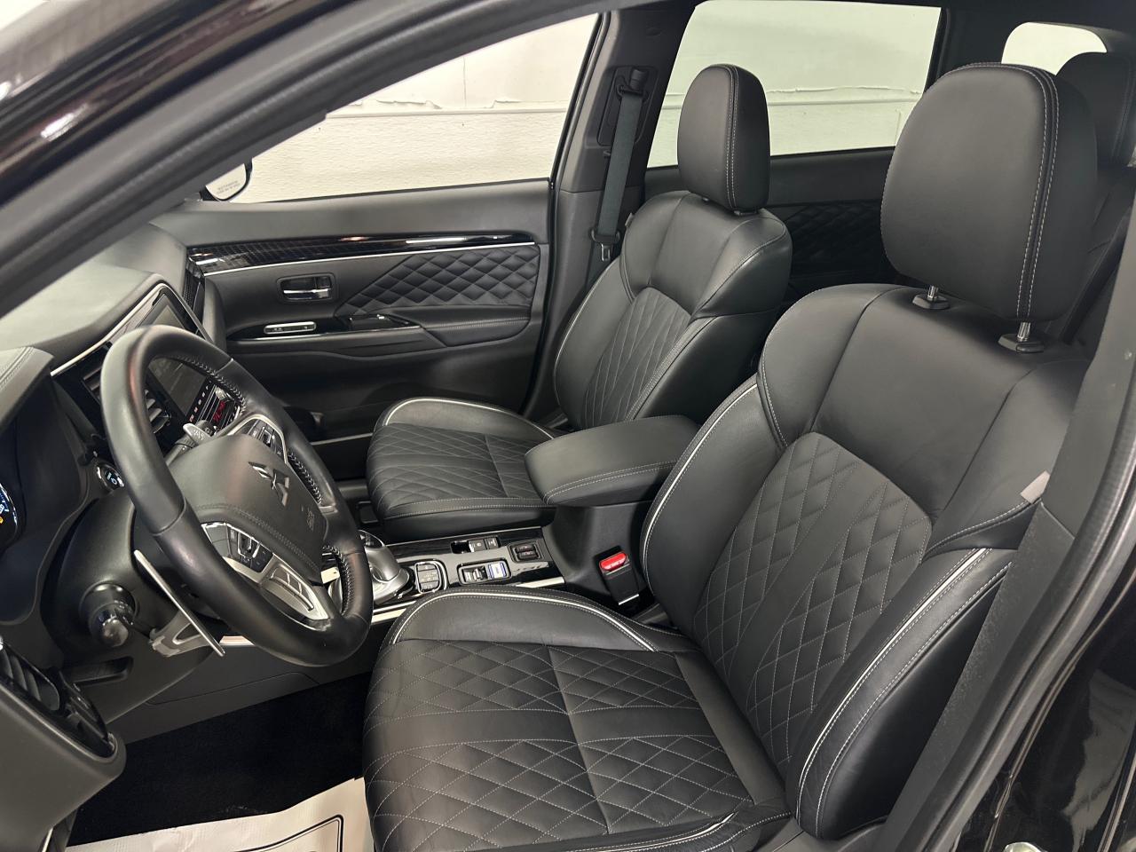 2022 Mitsubishi Outlander Plug-In Hybrid Black Edition 4dr S-AWC Photo
