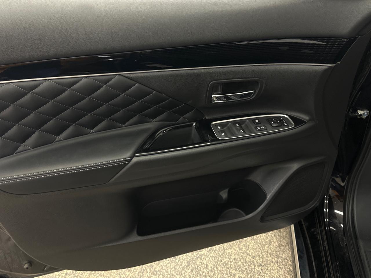 2022 Mitsubishi Outlander Plug-In Hybrid Black Edition 4dr S-AWC Photo