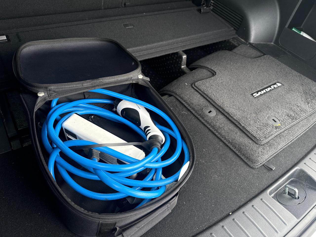 2023 Hyundai Santa Fe Plug-In Hybrid Luxury 4dr All-Wheel Drive Photo