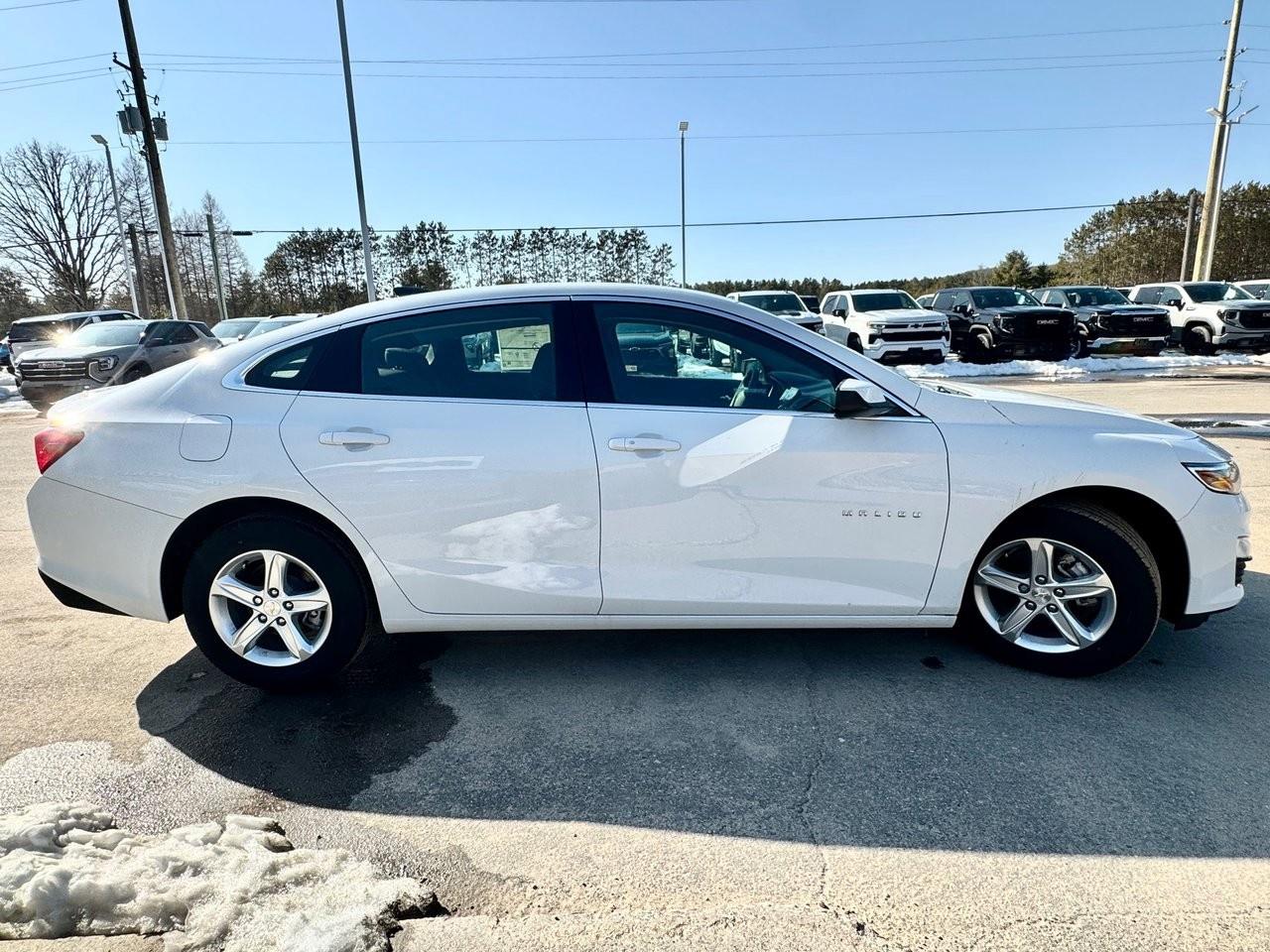 2024 Chevrolet Malibu 4dr Sdn LS Photo3