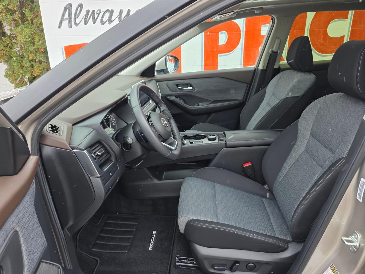 2023 Nissan Rogue SV Moonroof 4dr All-Wheel Drive Sport Utility Photo