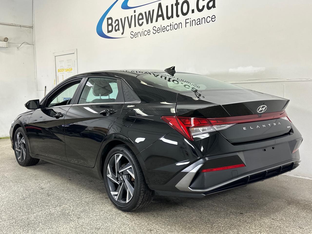 2025 Hyundai Elantra HEV Luxury w/Two-Tone Interior 4dr Sedan Photo