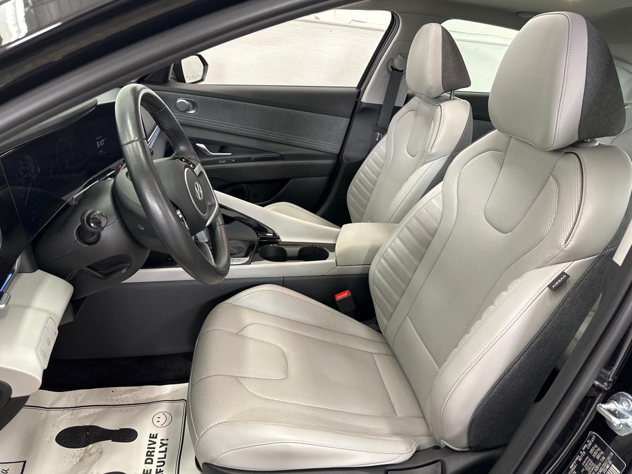 2025 Hyundai Elantra HEV Luxury w/Two-Tone Interior 4dr Sedan Photo