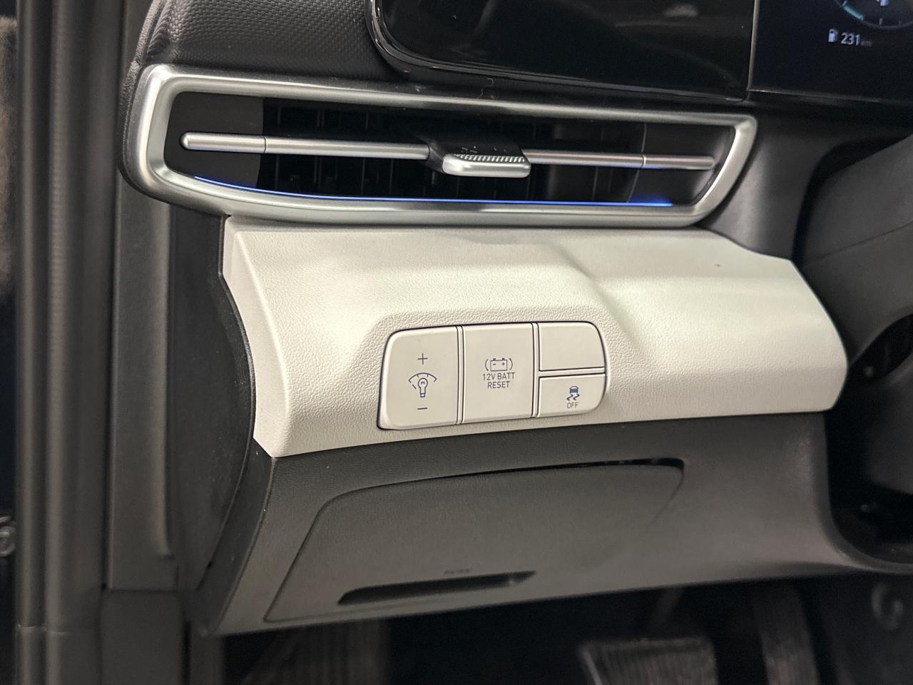 2025 Hyundai Elantra HEV Luxury w/Two-Tone Interior 4dr Sedan Photo