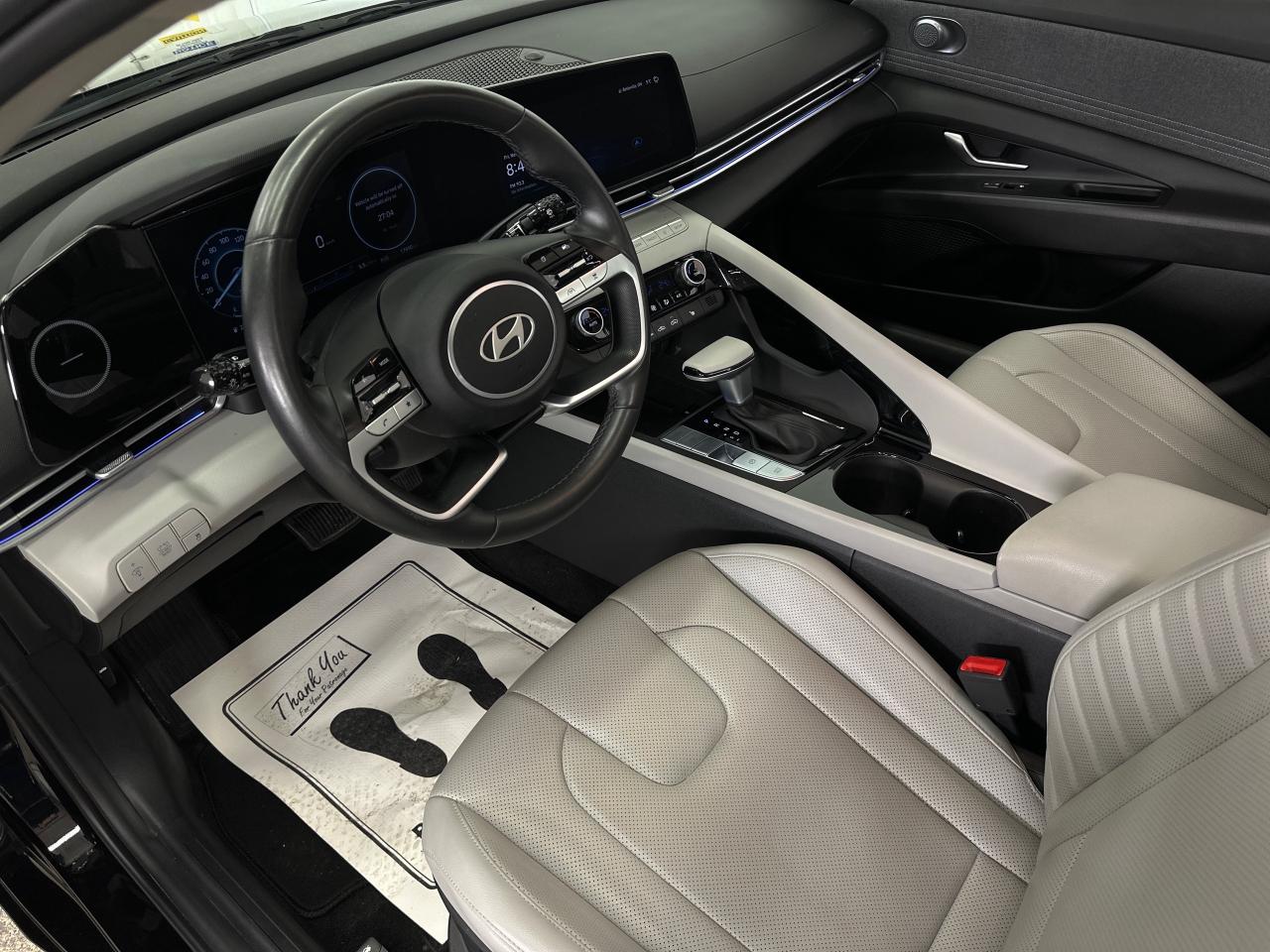 2025 Hyundai Elantra HEV Luxury w/Two-Tone Interior 4dr Sedan Photo