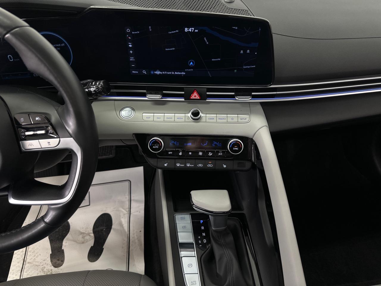 2025 Hyundai Elantra HEV Luxury w/Two-Tone Interior 4dr Sedan Photo