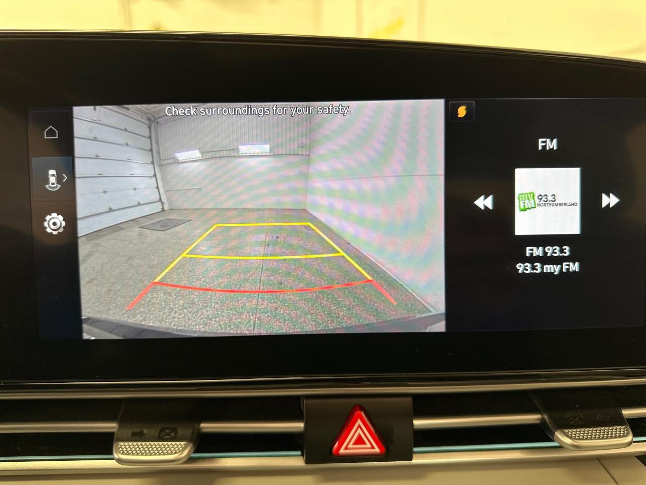 2025 Hyundai Elantra HEV Luxury w/Two-Tone Interior 4dr Sedan Photo