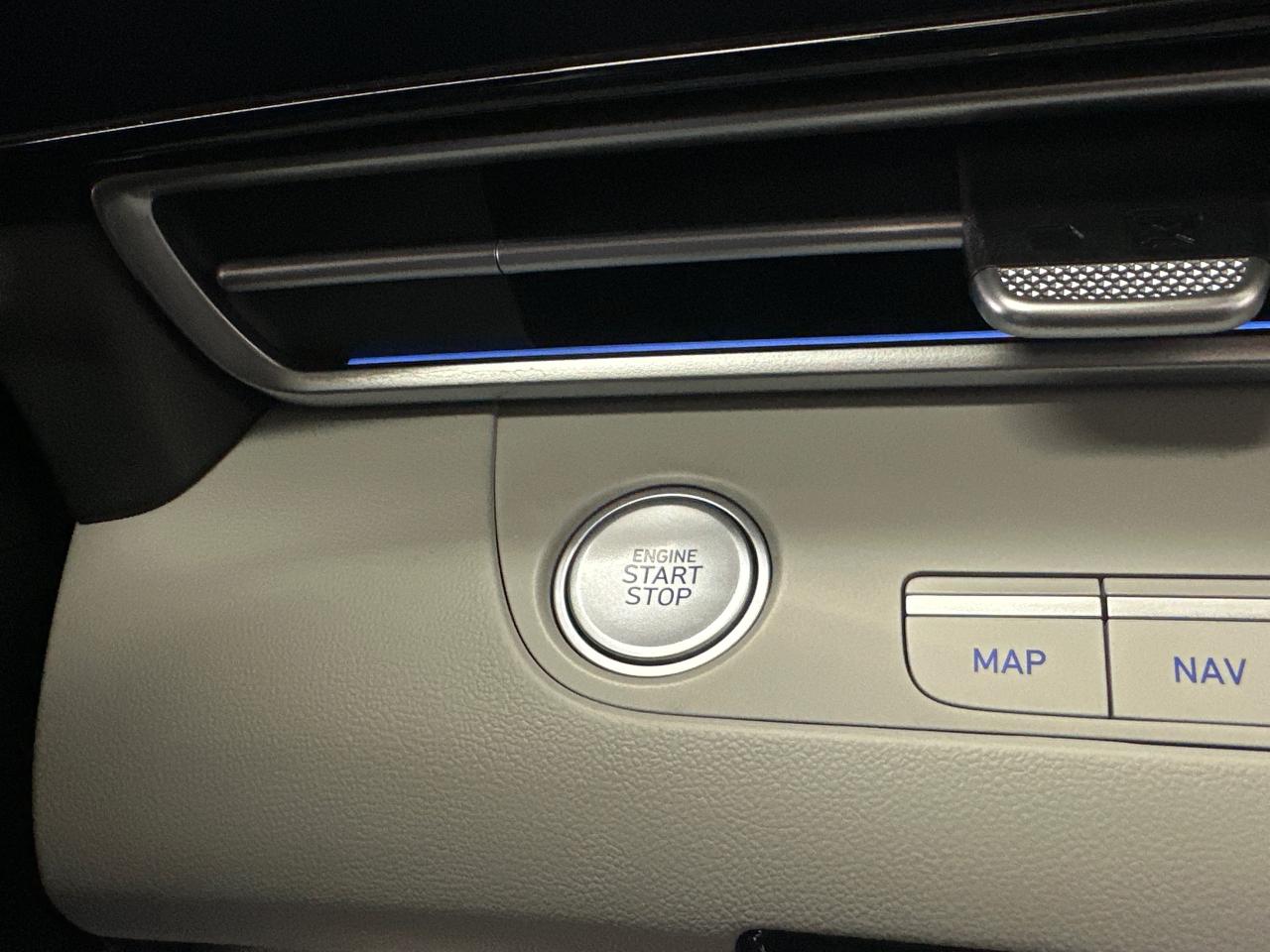 2025 Hyundai Elantra HEV Luxury w/Two-Tone Interior 4dr Sedan Photo