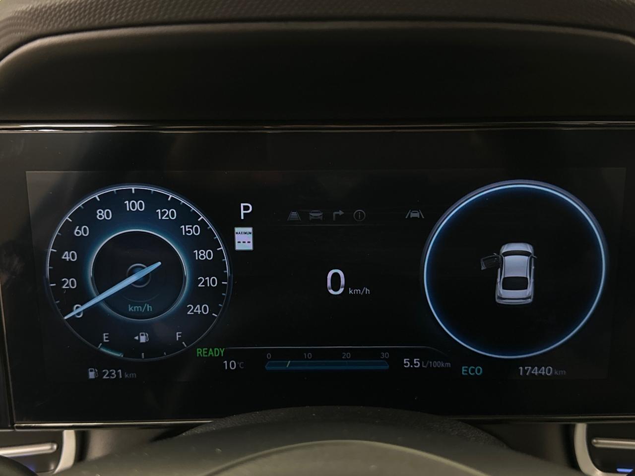 2025 Hyundai Elantra HEV Luxury w/Two-Tone Interior 4dr Sedan Photo