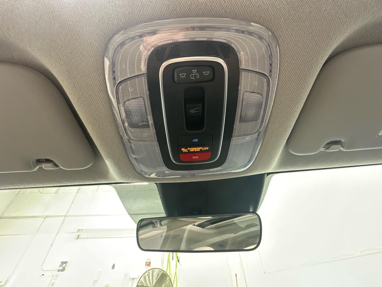 2025 Hyundai Elantra HEV Luxury w/Two-Tone Interior 4dr Sedan Photo