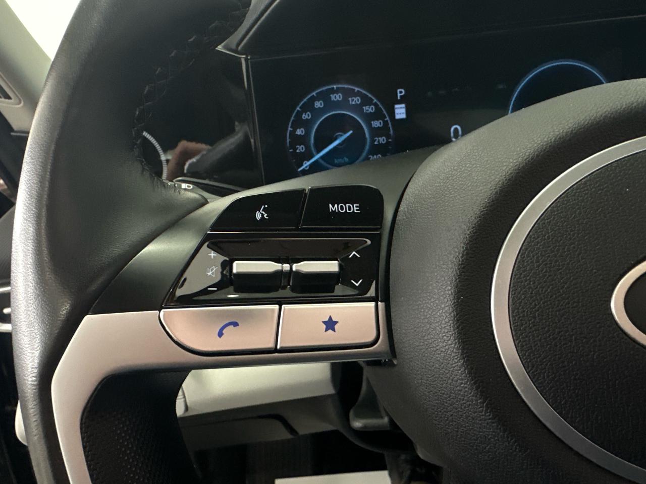 2025 Hyundai Elantra HEV Luxury w/Two-Tone Interior 4dr Sedan Photo