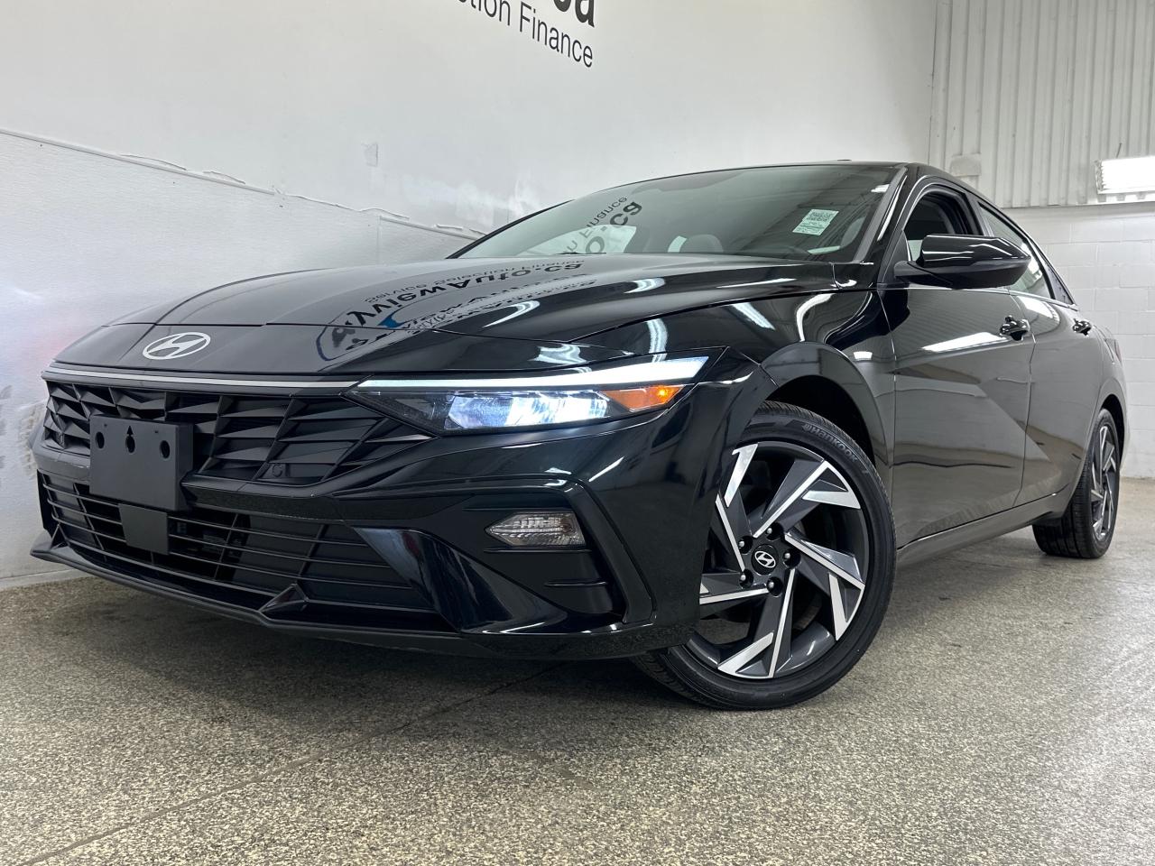 2025 Hyundai Elantra HEV Luxury w/Two-Tone Interior 4dr Sedan Photo