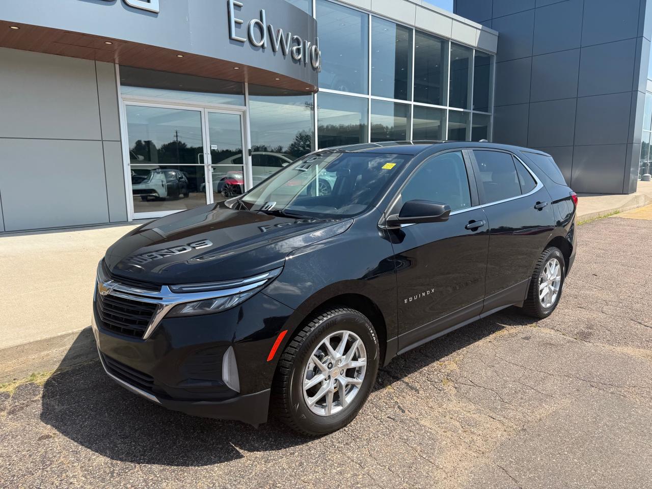 2022 Chevrolet Equinox LT w/1LT All-Wheel Drive Photo2