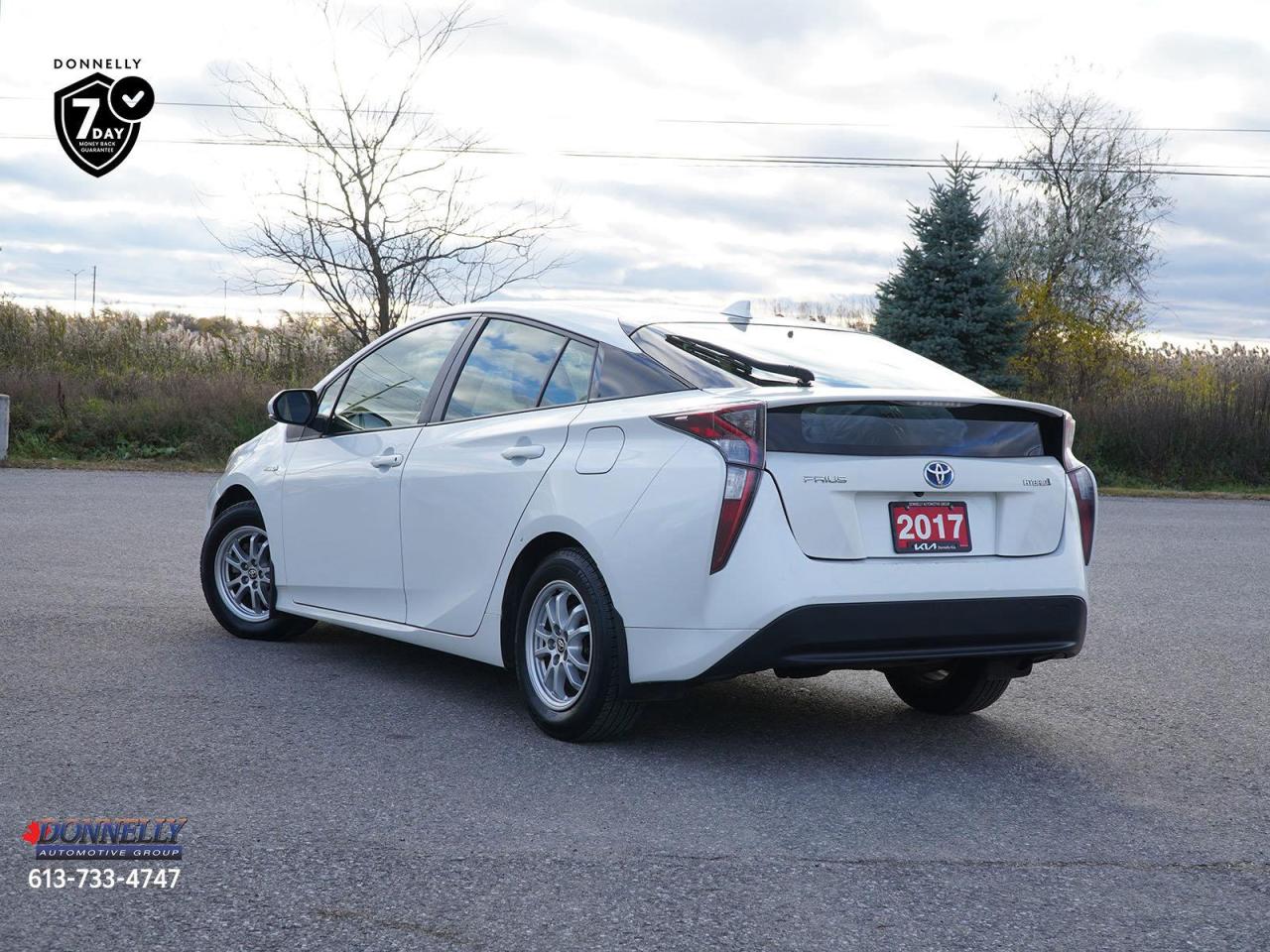 2017 Toyota Prius  Photo4