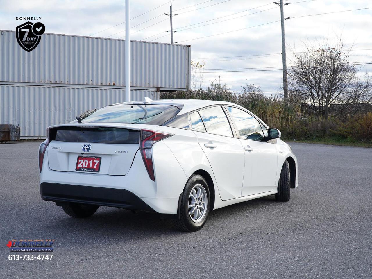 2017 Toyota Prius  Photo2