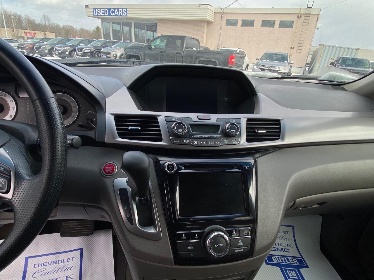 2017 Honda Odyssey EX w/RES (A6) Passenger Van Photo