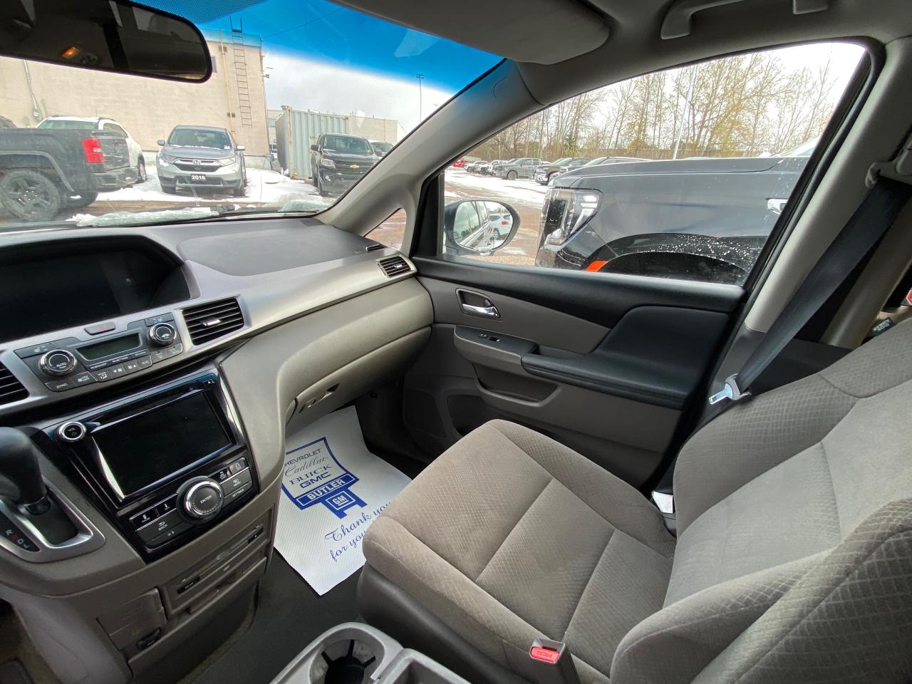 2017 Honda Odyssey EX w/RES (A6) Passenger Van Photo