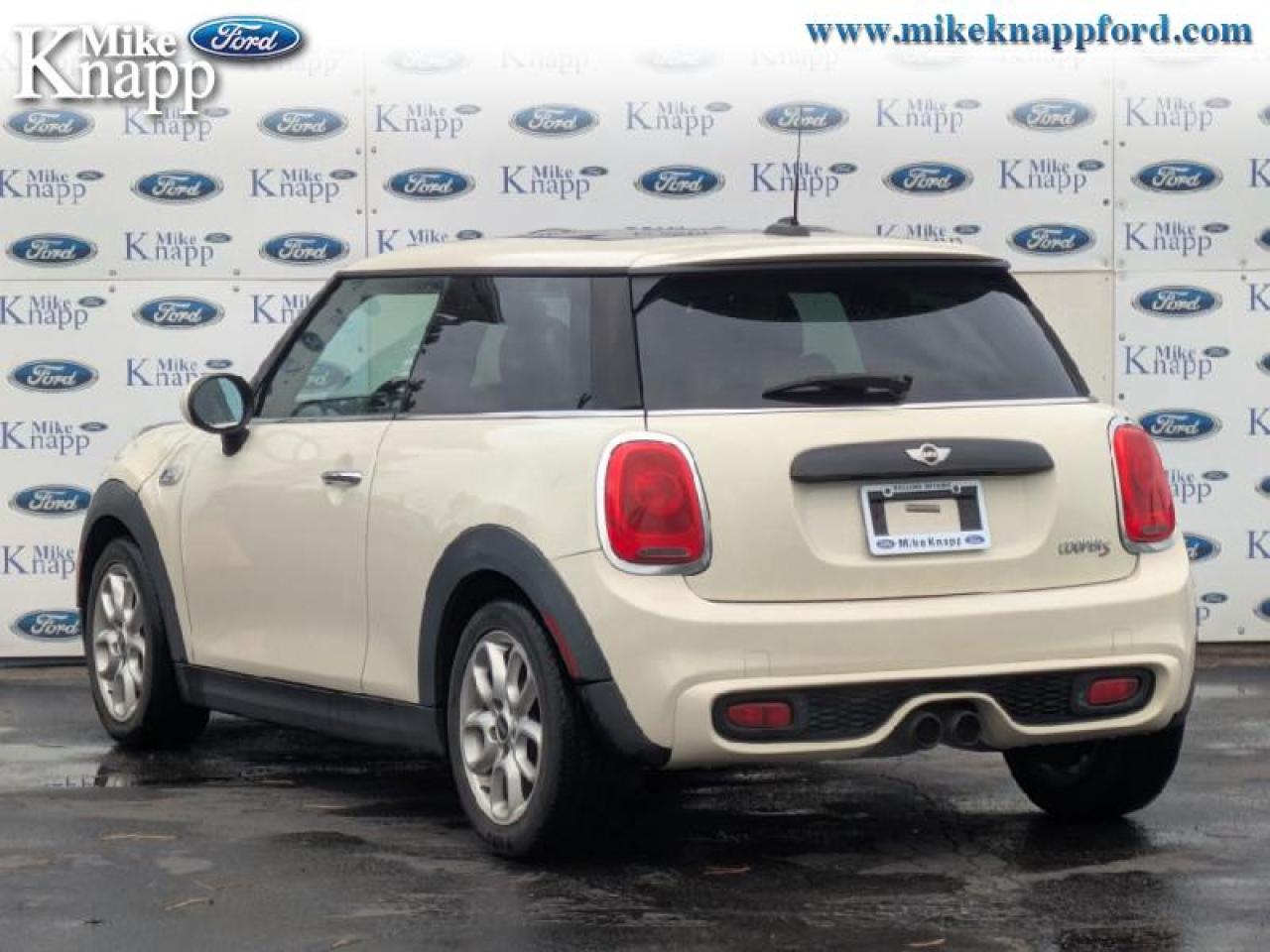 2015 MINI Cooper Hardtop Base Photo2