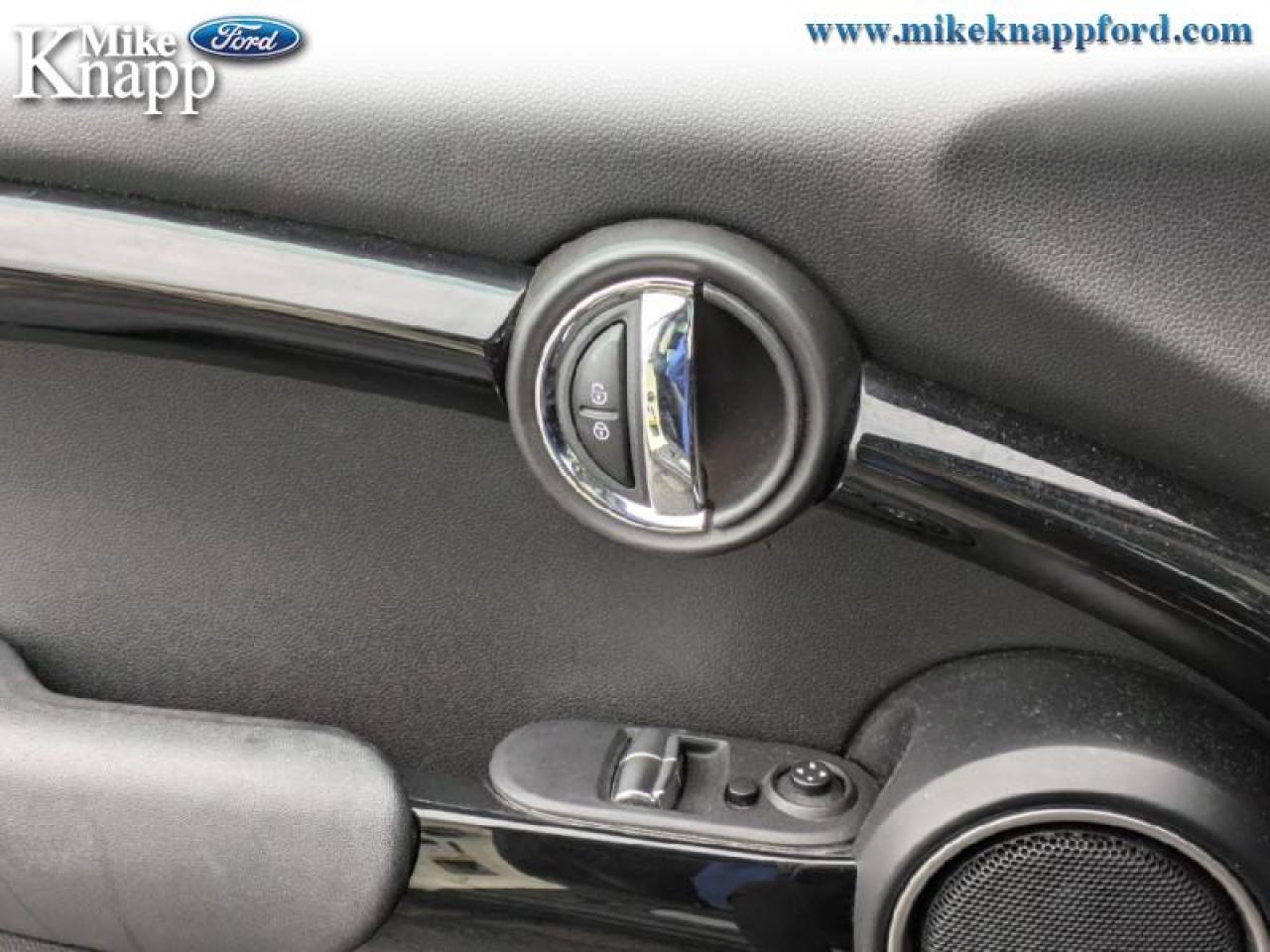 2015 MINI Cooper Hardtop Base Photo