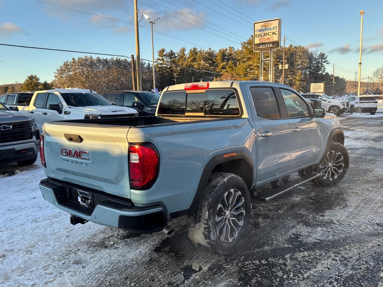 2026 GMC Canyon Crew Cab Short Box 4-Wheel Drive Denali Photo4