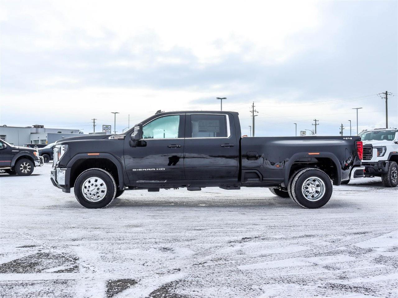 2026 GMC Sierra 3500HD 4WD Crew Cab Long Box SLE Photo2