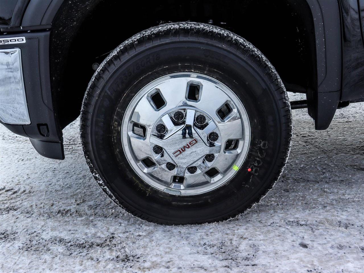 2026 GMC Sierra 3500HD 4WD Crew Cab Long Box SLE Photo