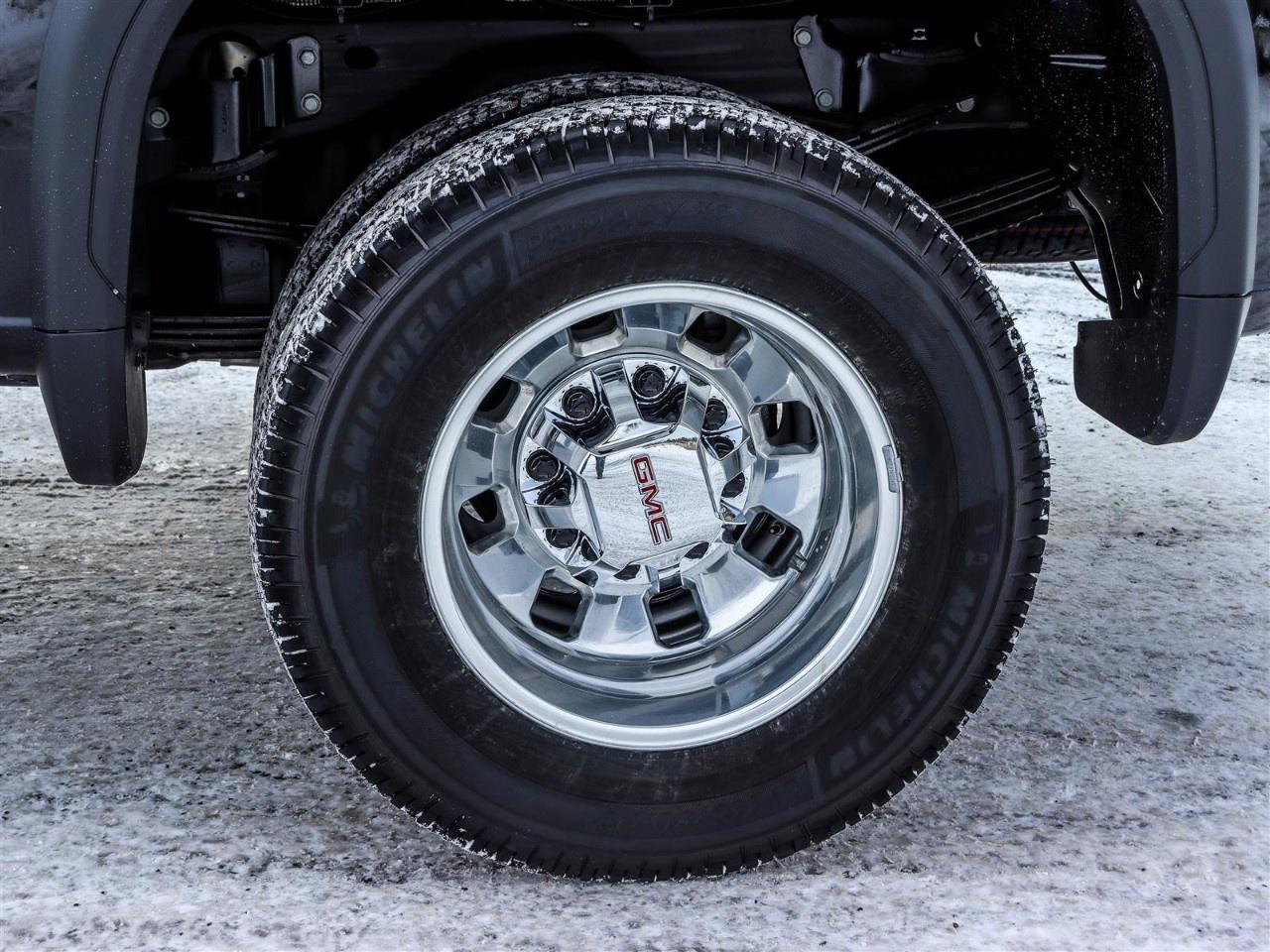 2026 GMC Sierra 3500HD 4WD Crew Cab Long Box SLE Photo