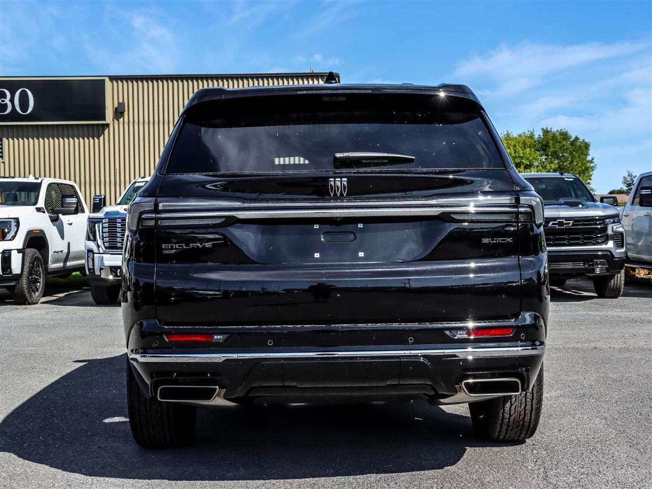 2025 Buick Enclave AWD 4dr Avenir Photo3