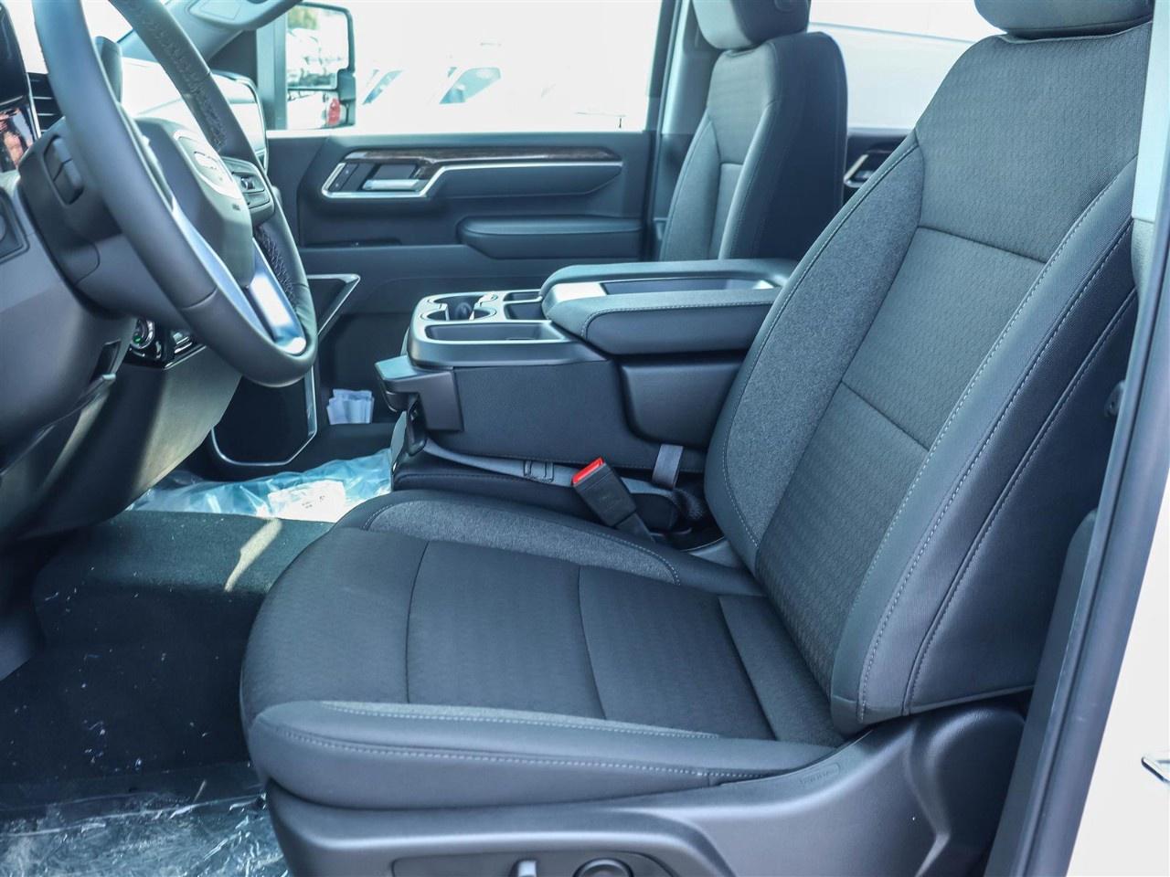 2025 GMC SIERRA 2500HD 4WD Crew Cab Standard Box SLE Photo