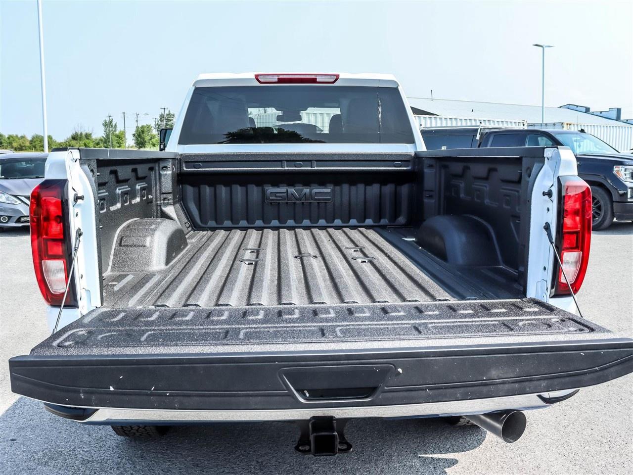 2025 GMC SIERRA 2500HD 4WD Crew Cab Standard Box SLE Photo