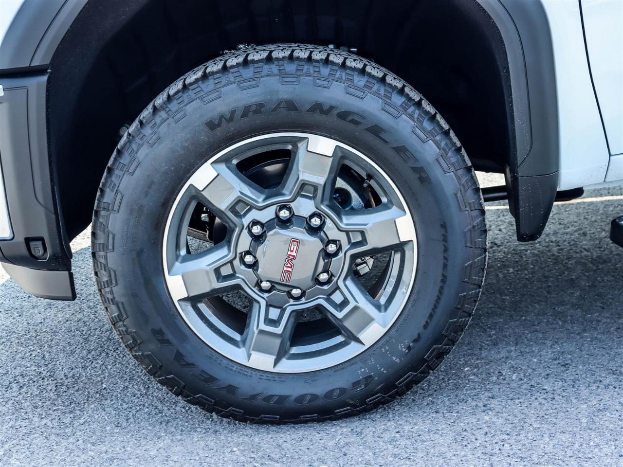 2025 GMC SIERRA 2500HD 4WD Crew Cab Standard Box SLE Photo