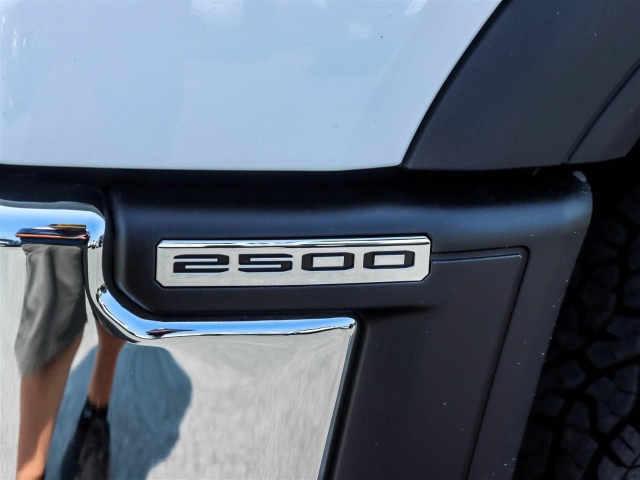 2025 GMC SIERRA 2500HD 4WD Crew Cab Standard Box SLE Photo