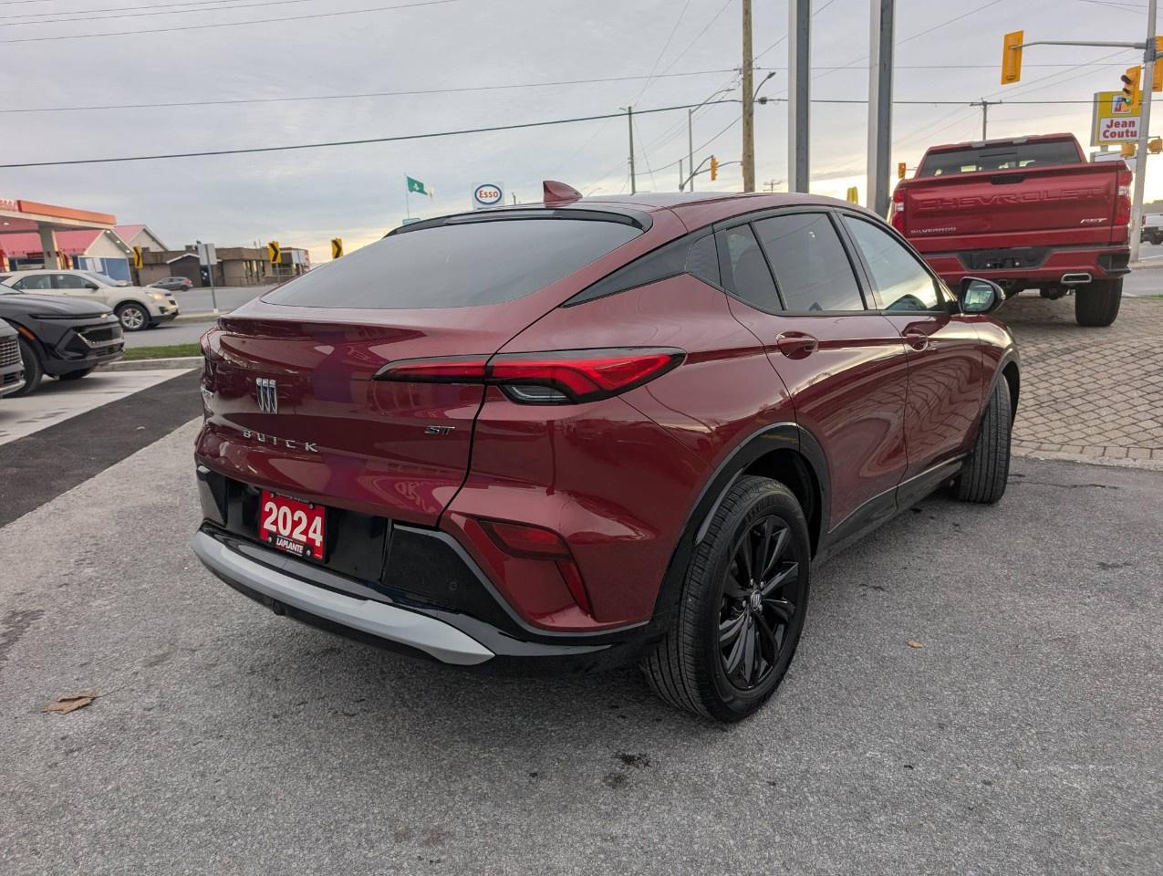 2024 Buick Envista FWD 4dr Sport Touring Photo