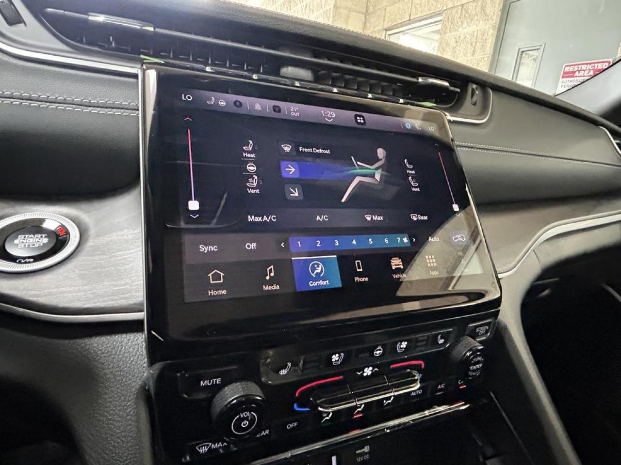 2025 Jeep Grand Cherokee Limited 4dr 4x4 Photo