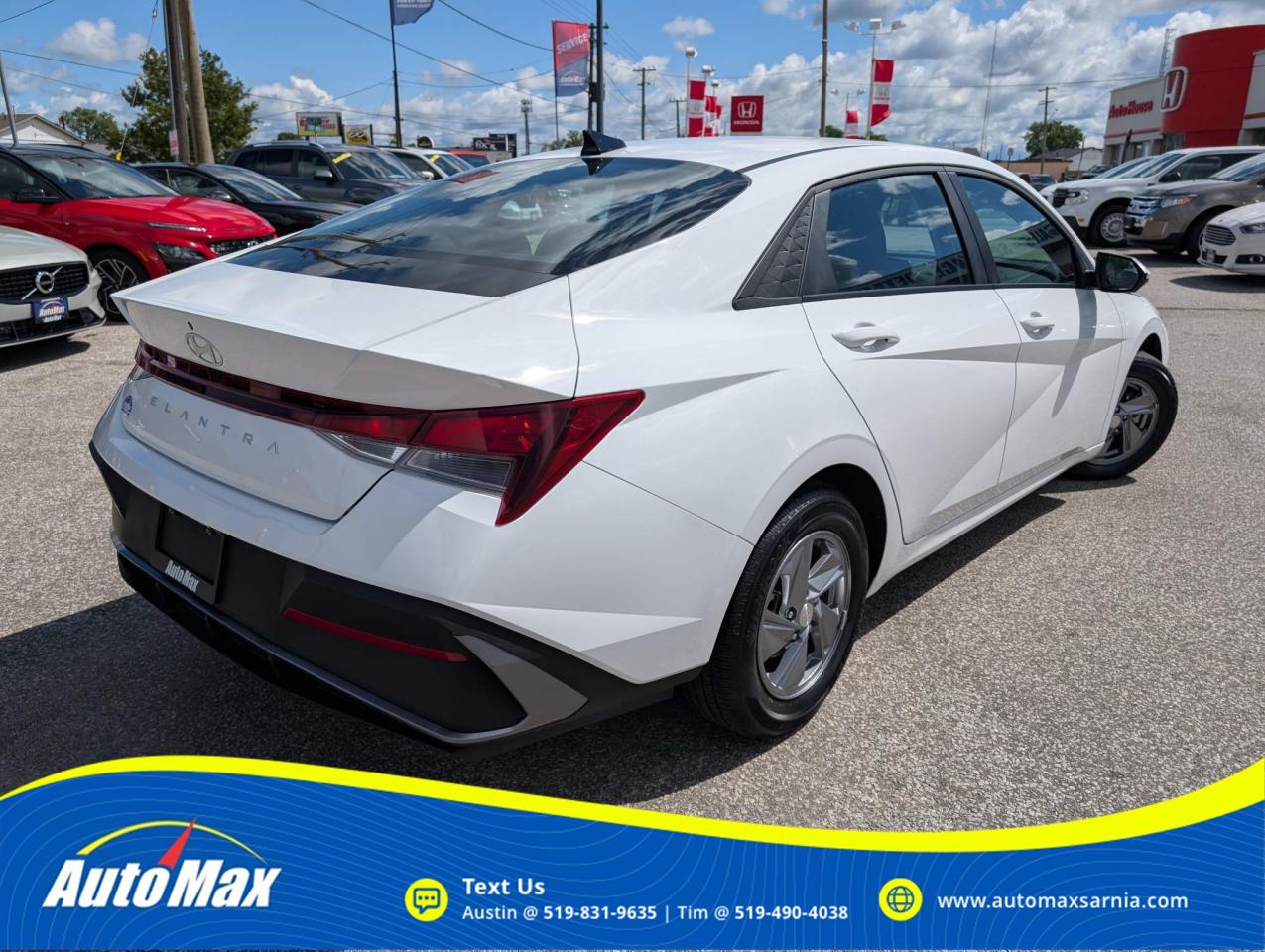 2024 Hyundai Elantra ESSENTIAL 4DR SEDAN Photo4