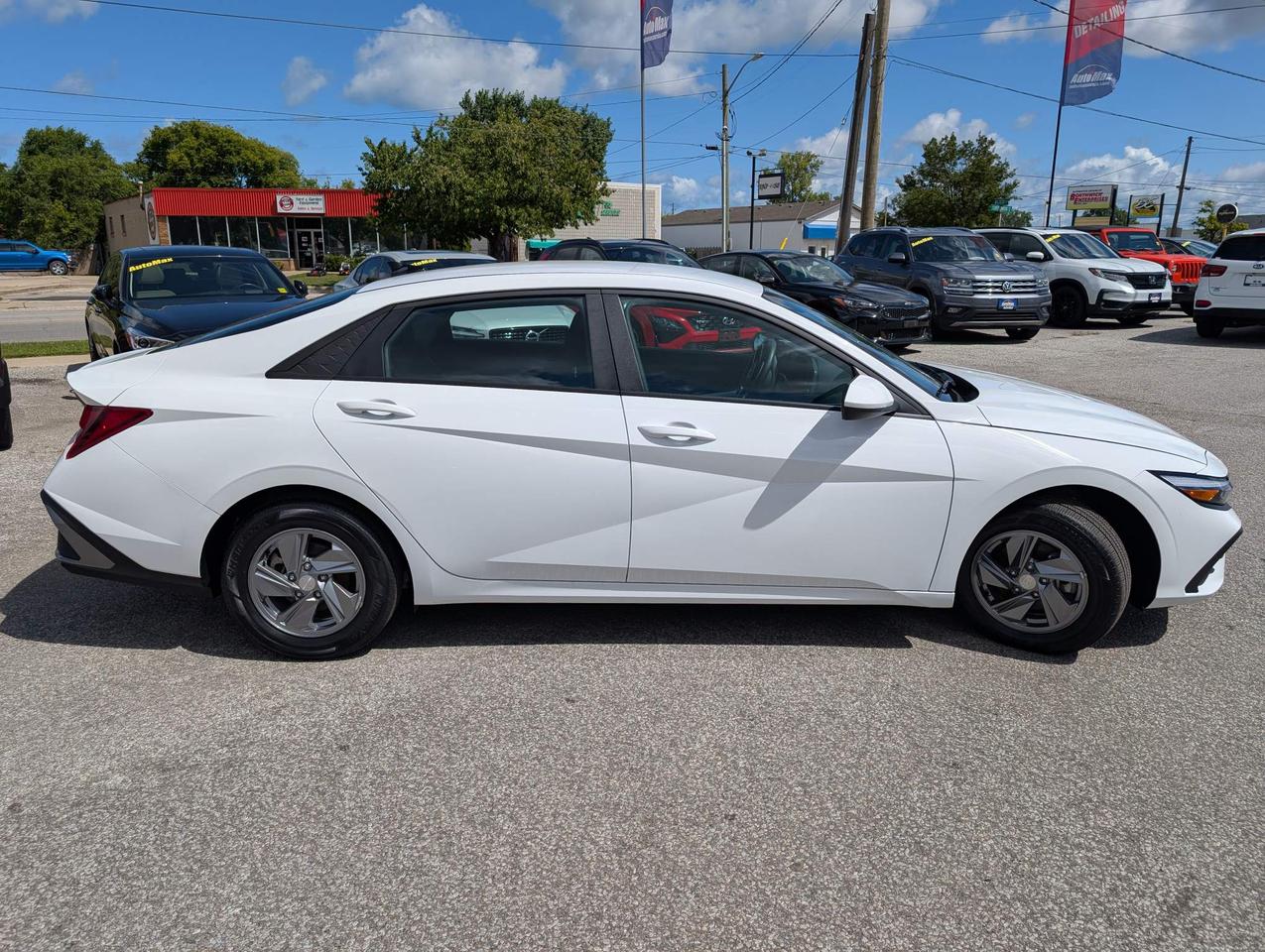 2024 Hyundai Elantra ESSENTIAL 4DR SEDAN Photo3