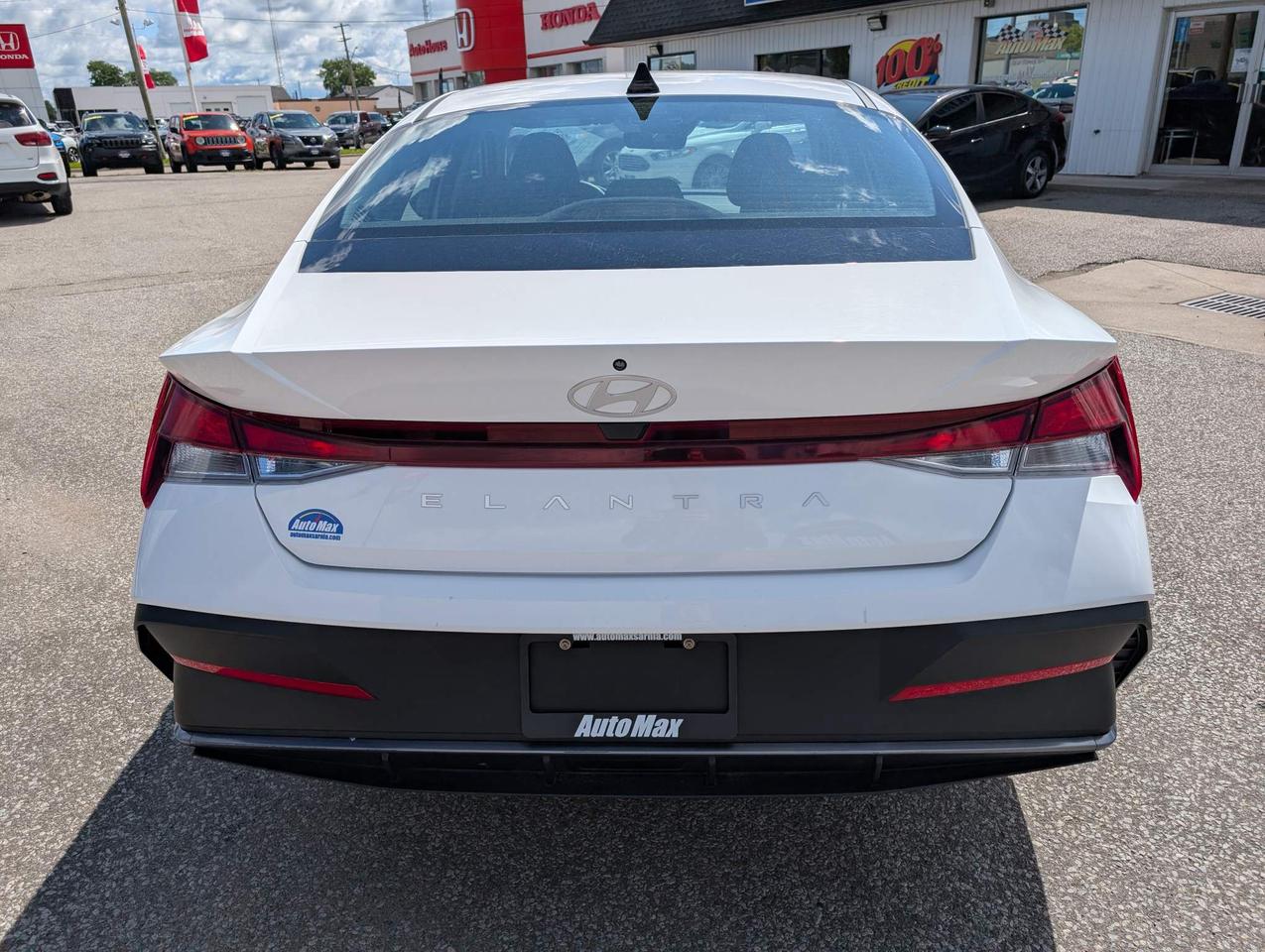 2024 Hyundai Elantra ESSENTIAL 4DR SEDAN Photo