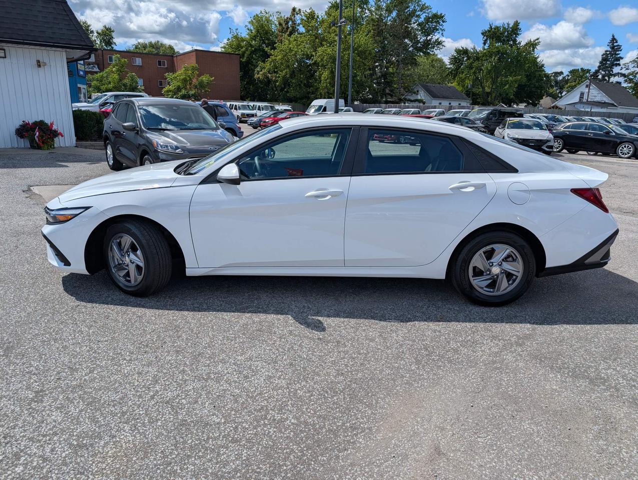 2024 Hyundai Elantra ESSENTIAL 4DR SEDAN Photo