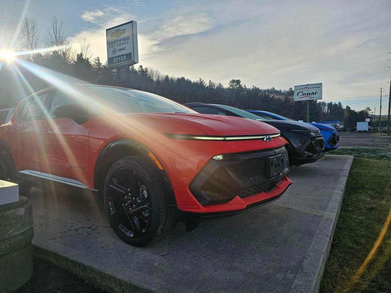 2025 Chevrolet Equinox EV 4dr RS Photo3