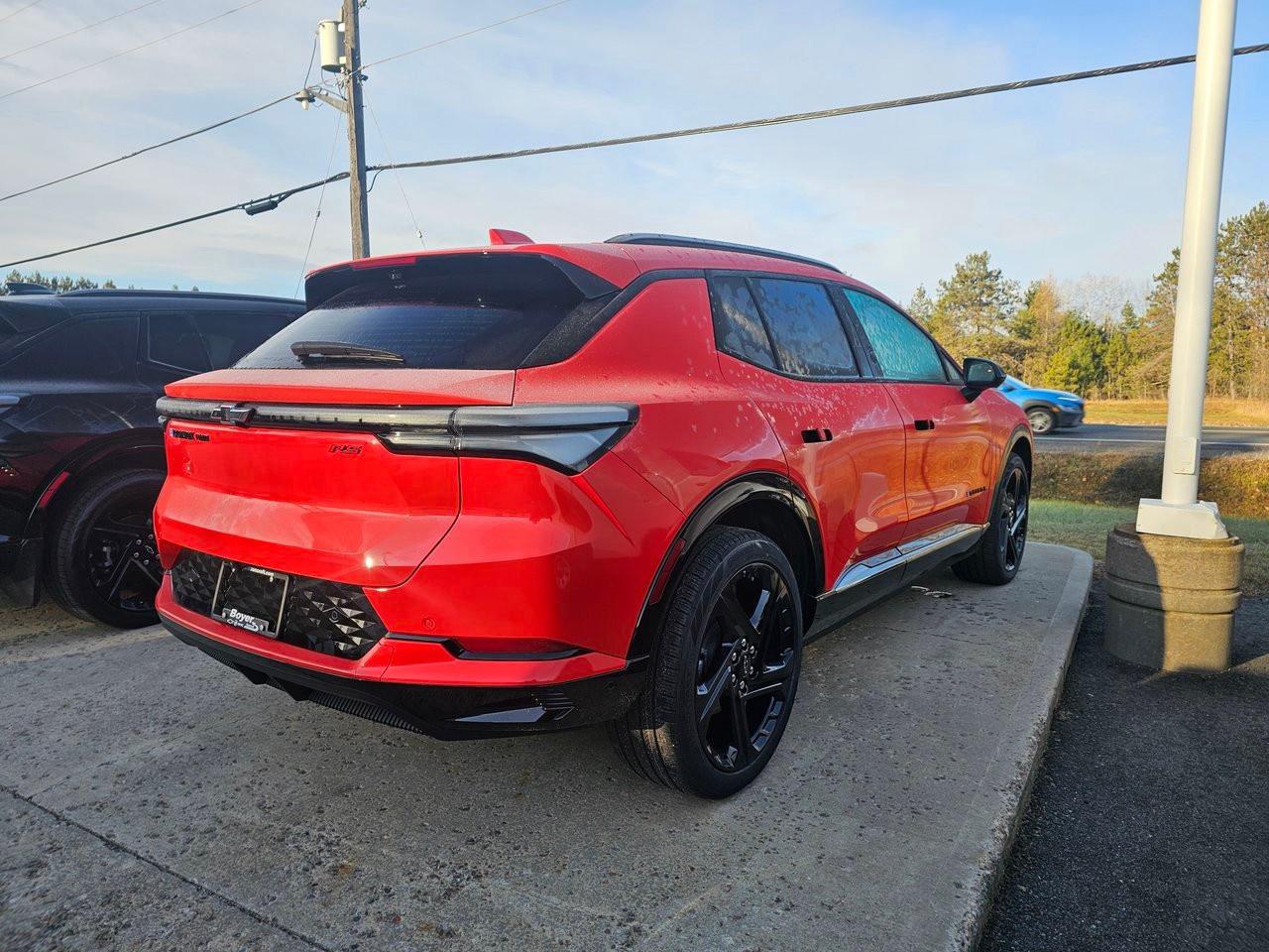 2025 Chevrolet Equinox EV 4dr RS Photo4