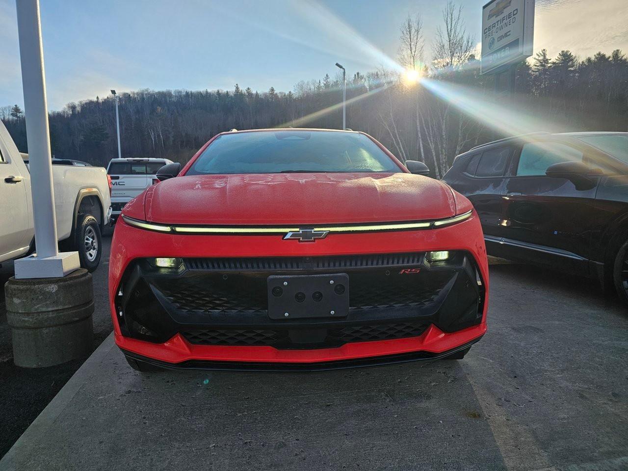 2025 Chevrolet Equinox EV 4dr RS Photo2