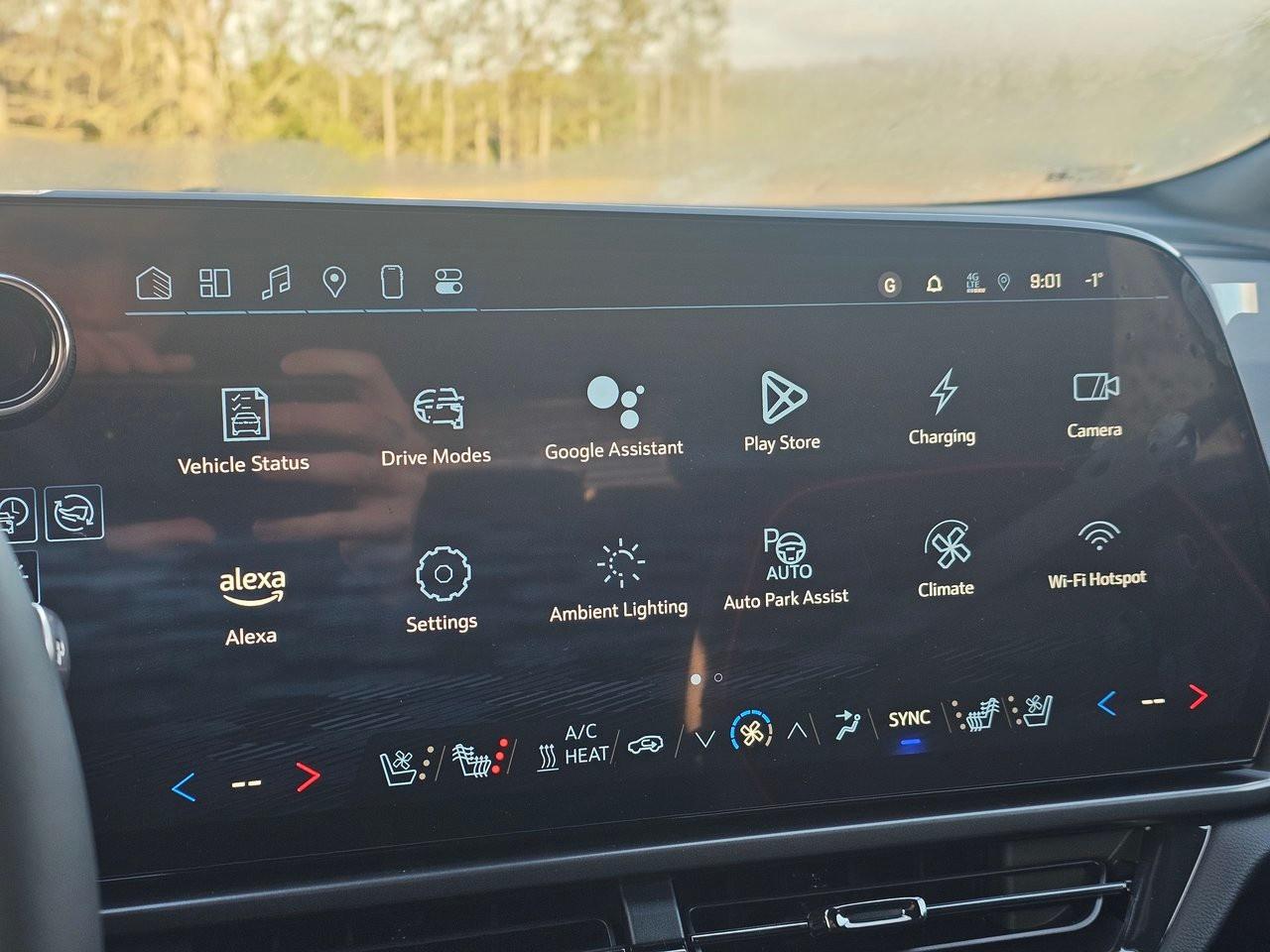 2025 Chevrolet Equinox EV 4dr RS Photo