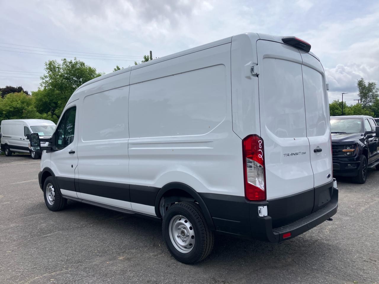2025 Ford Transit-250 Cargo Base Rear-Wheel Drive Medium Roof Van 148 in. WB Photo4
