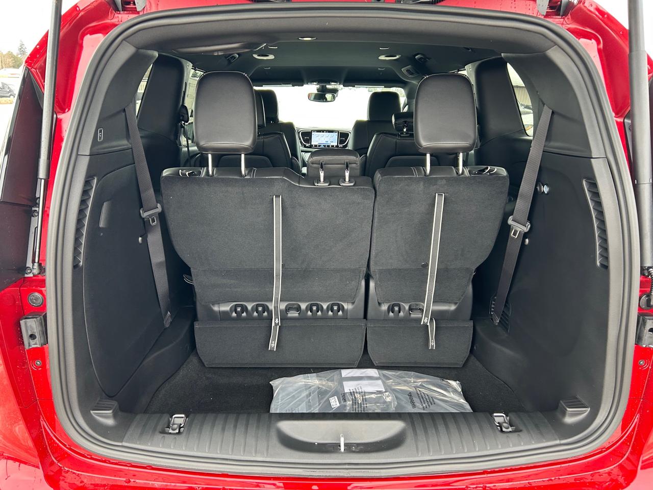 2026 Chrysler Pacifica Select Front-Wheel Drive Passenger Van Photo