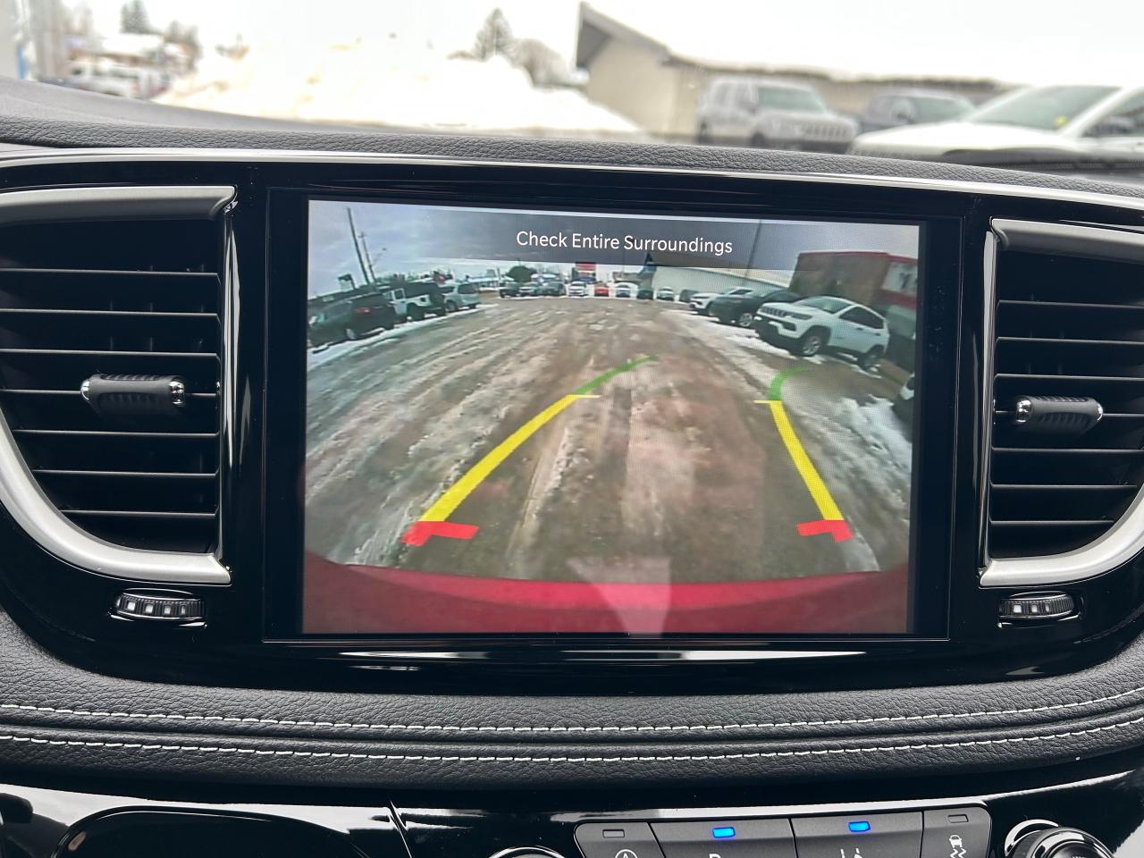 2026 Chrysler Pacifica Select Front-Wheel Drive Passenger Van Photo