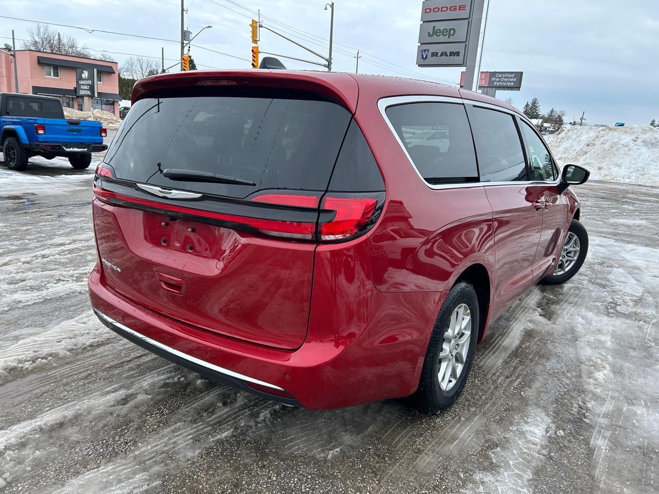 2026 Chrysler Pacifica Select Front-Wheel Drive Passenger Van Photo