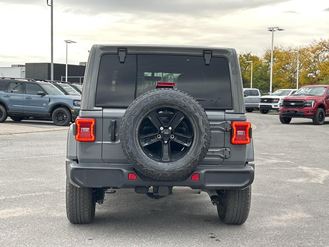 2023 Jeep Wrangler SAHARA 4DR 4X4 Photo4