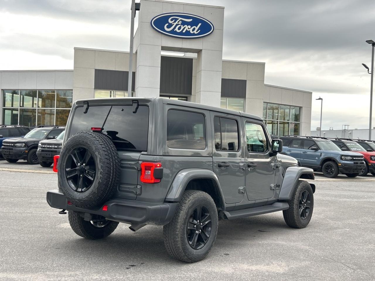 2023 Jeep Wrangler SAHARA 4DR 4X4 Photo